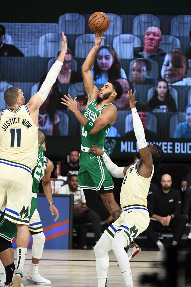 并通过观看 并通过观看