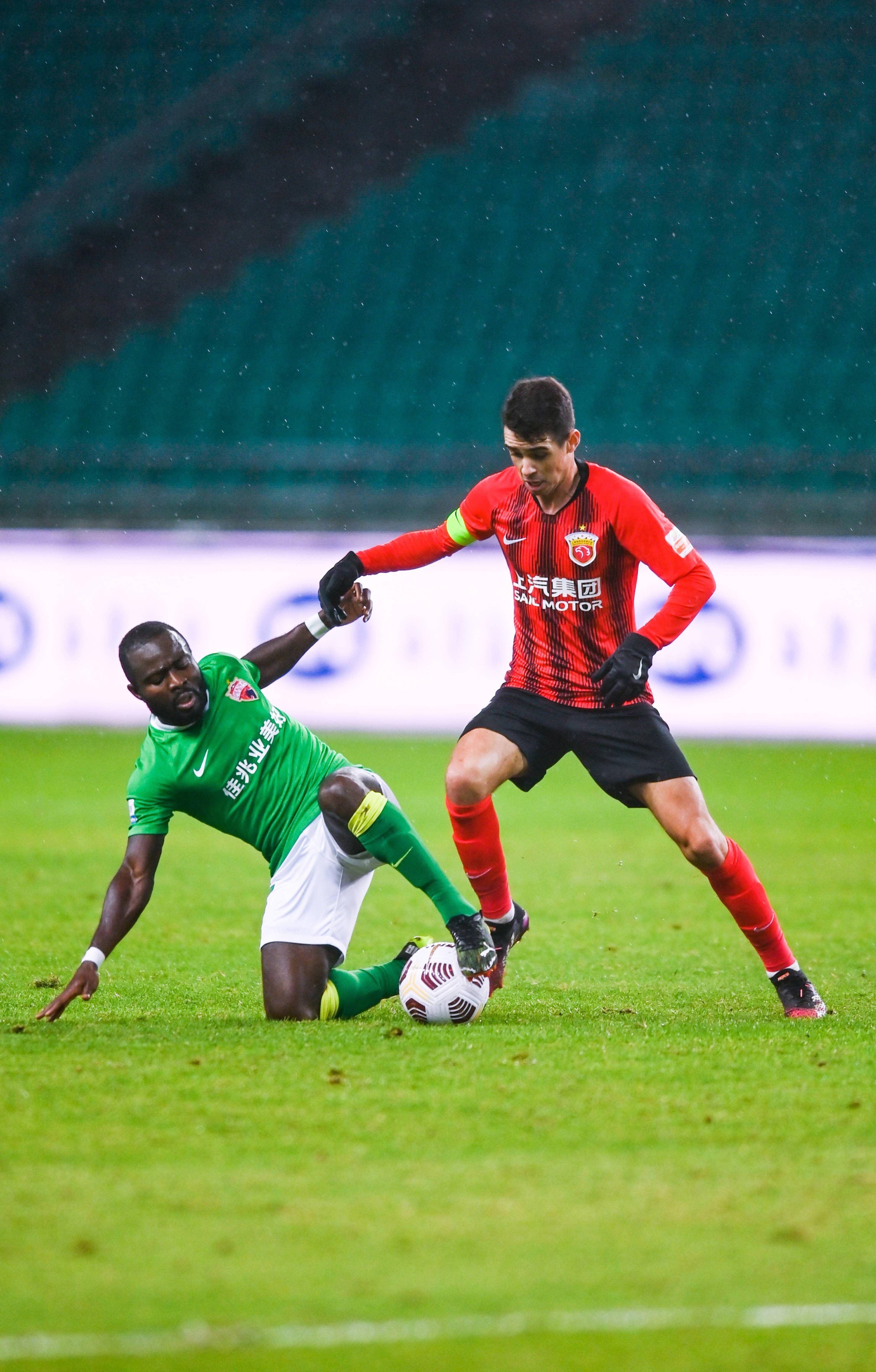 以其敏锐的 以其敏锐的