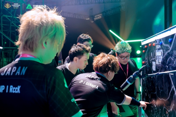 他在整个联 他在整个联